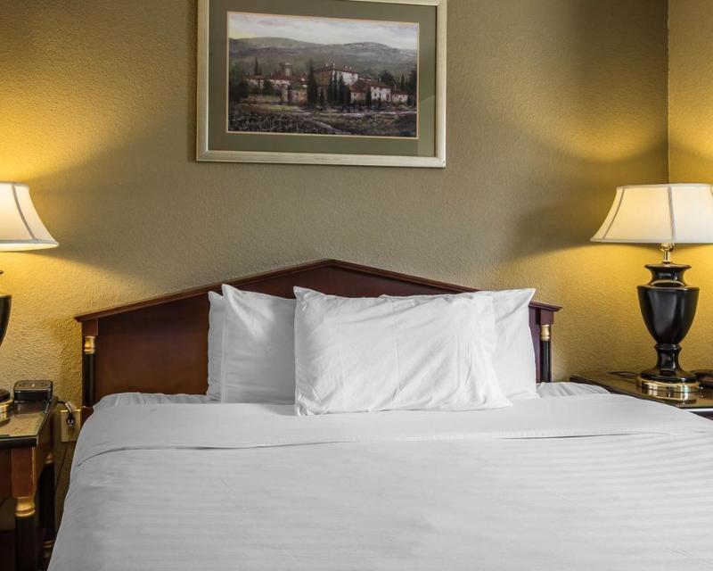 Econo Lodge Inn & Suites Гринвилл Экстерьер фото